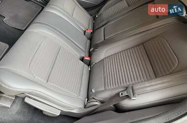 Внедорожник / Кроссовер Ford Kuga 2019 в 