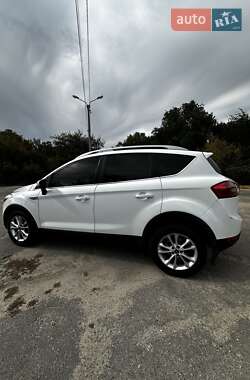 Внедорожник / Кроссовер Ford Kuga 2012 в 