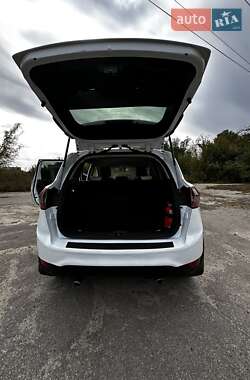 Внедорожник / Кроссовер Ford Kuga 2012 в 
