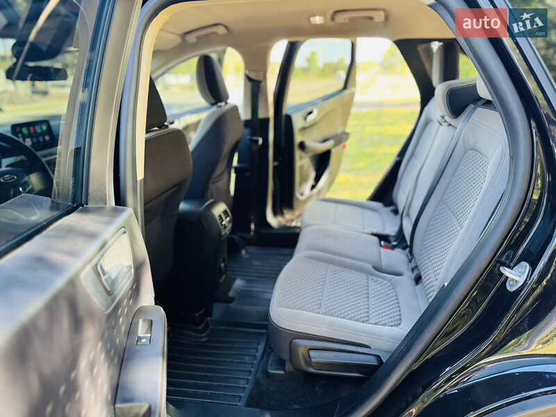 Внедорожник / Кроссовер Ford Kuga 2021 в Ромнах