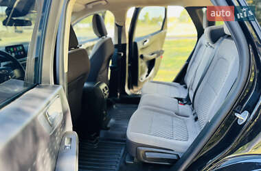 Позашляховик / Кросовер Ford Kuga 2021 в 