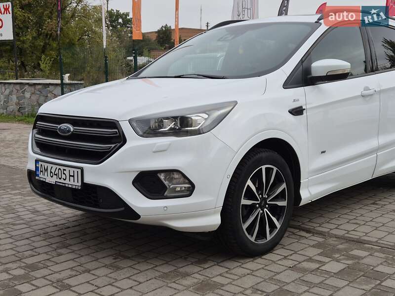 Внедорожник / Кроссовер Ford Kuga 2017 в Бердичеве