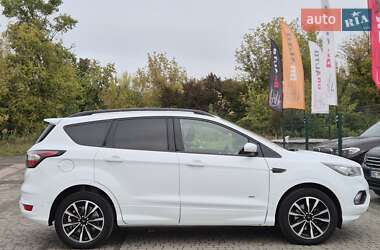 Внедорожник / Кроссовер Ford Kuga 2017 в 