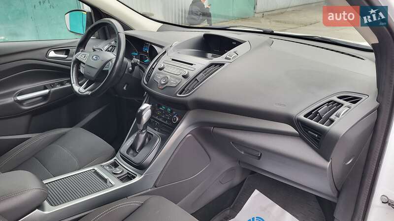 Внедорожник / Кроссовер Ford Kuga 2017 в Киеве