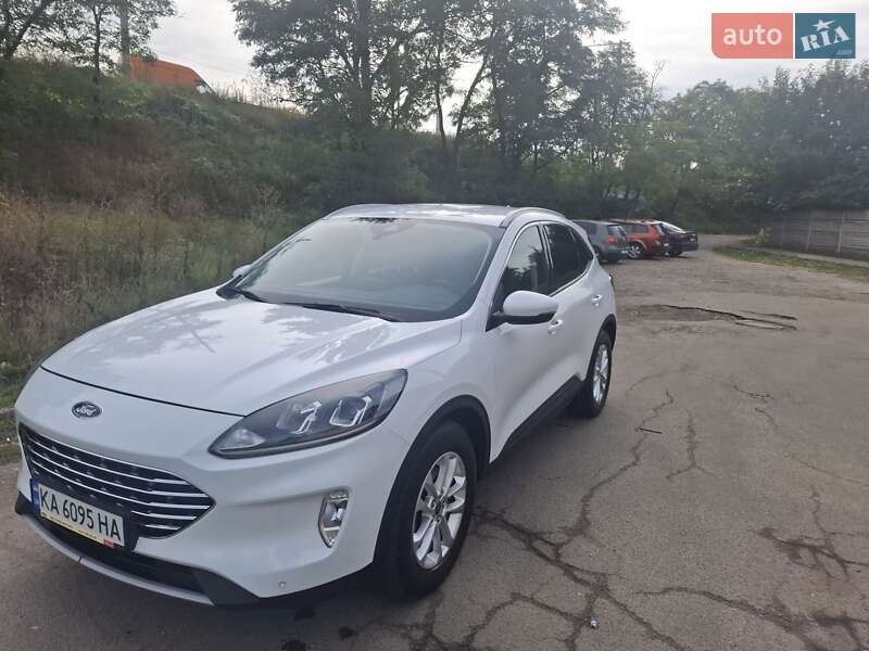 Внедорожник / Кроссовер Ford Kuga 2021 в Киеве