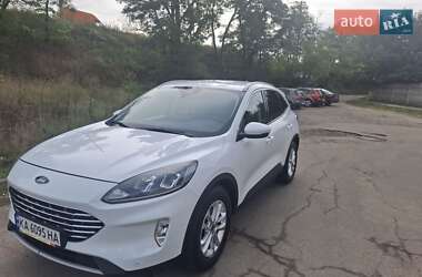 Внедорожник / Кроссовер Ford Kuga 2021 в 