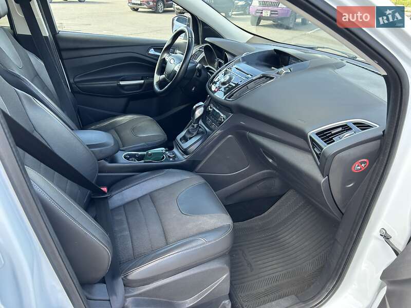 Позашляховик / Кросовер Ford Kuga 2014 в Києві