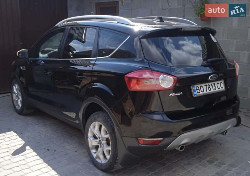Внедорожник / Кроссовер Ford Kuga 2011 в 