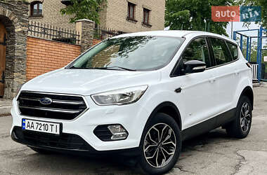 Внедорожник / Кроссовер Ford Kuga 2017 в Киеве