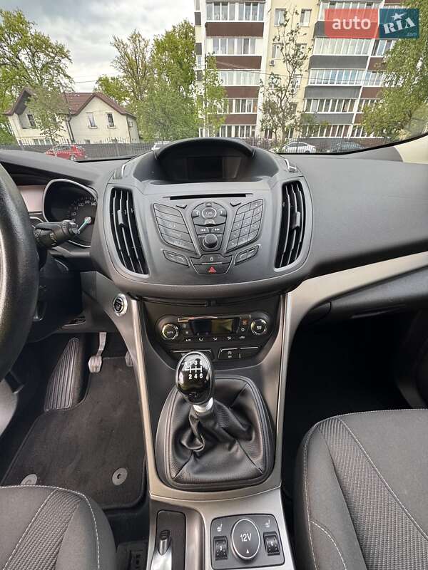 Внедорожник / Кроссовер Ford Kuga 2016 в Ирпене
