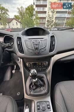 Внедорожник / Кроссовер Ford Kuga 2016 в 