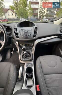 Внедорожник / Кроссовер Ford Kuga 2016 в 
