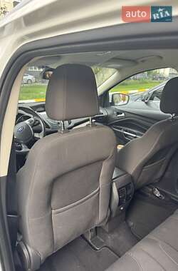 Внедорожник / Кроссовер Ford Kuga 2016 в 