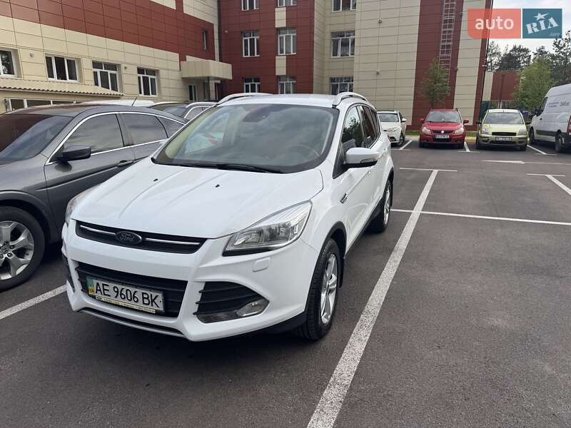 Внедорожник / Кроссовер Ford Kuga 2016 в Ирпене