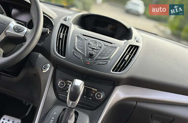Внедорожник / Кроссовер Ford Kuga 2013 в 