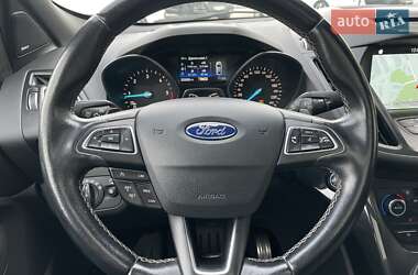 Внедорожник / Кроссовер Ford Kuga 2017 в 