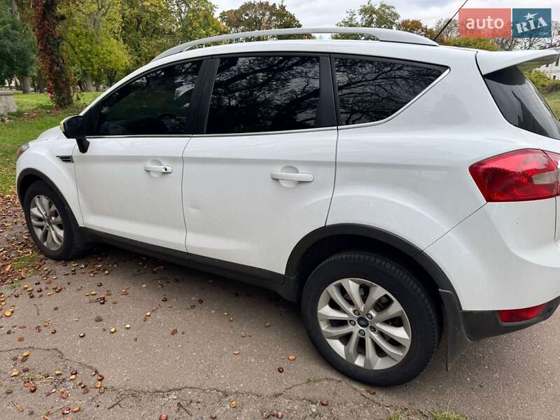 Внедорожник / Кроссовер Ford Kuga 2011 в 