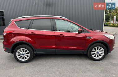 Внедорожник / Кроссовер Ford Kuga 2015 в 