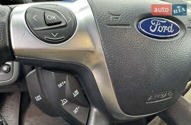 Внедорожник / Кроссовер Ford Kuga 2015 в 