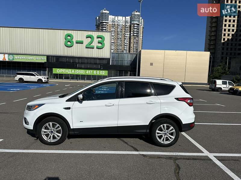 Внедорожник / Кроссовер Ford Kuga 2016 в Киеве
