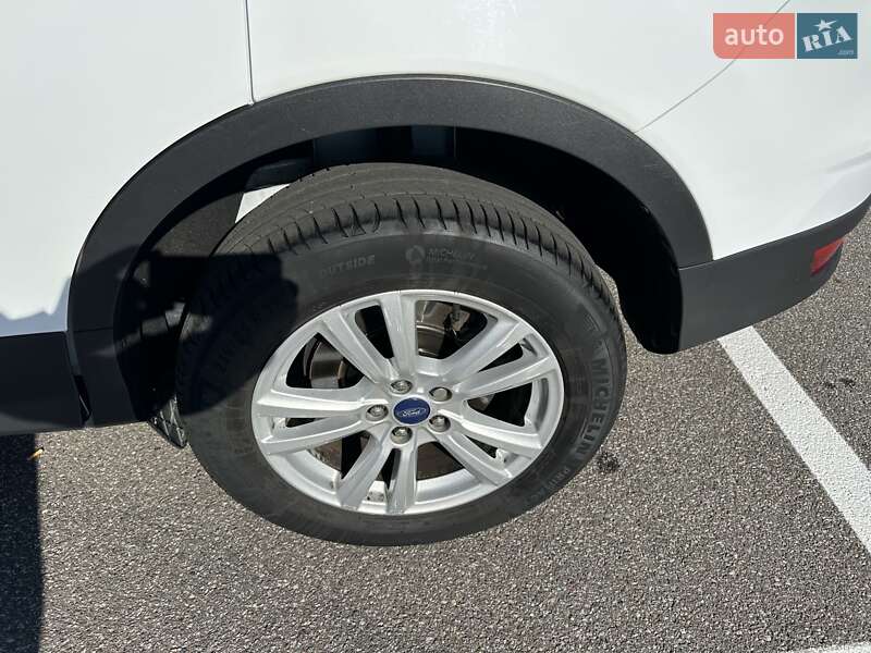 Внедорожник / Кроссовер Ford Kuga 2016 в Киеве
