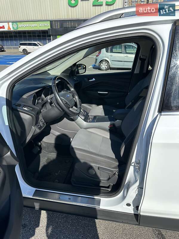 Внедорожник / Кроссовер Ford Kuga 2016 в Киеве