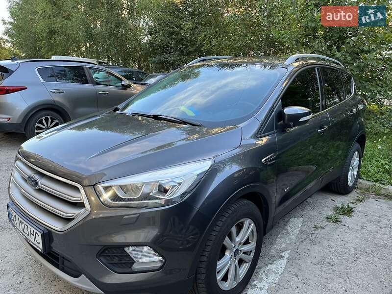 Позашляховик / Кросовер Ford Kuga 2017 в Ірпені