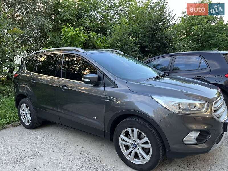 Позашляховик / Кросовер Ford Kuga 2017 в Ірпені