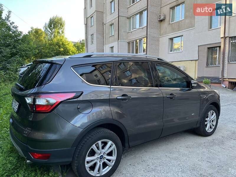 Позашляховик / Кросовер Ford Kuga 2017 в Ірпені