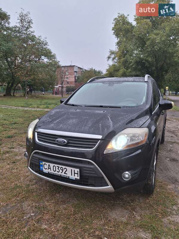 Внедорожник / Кроссовер Ford Kuga 2011 в 