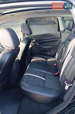 Внедорожник / Кроссовер Ford Kuga 2011 в 