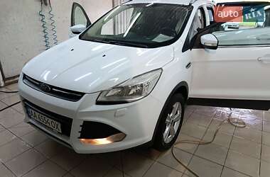 Внедорожник / Кроссовер Ford Kuga 2015 в 