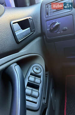 Внедорожник / Кроссовер Ford Kuga 2011 в 