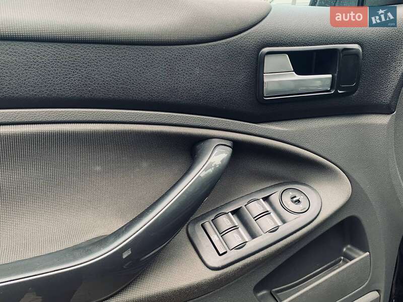 Внедорожник / Кроссовер Ford Kuga 2009 в Николаеве