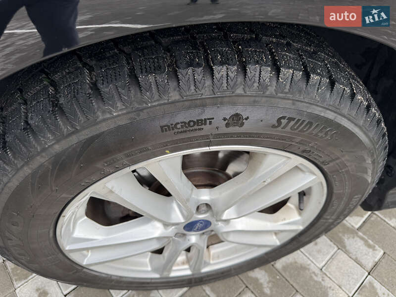 Внедорожник / Кроссовер Ford Kuga 2016 в Кременце
