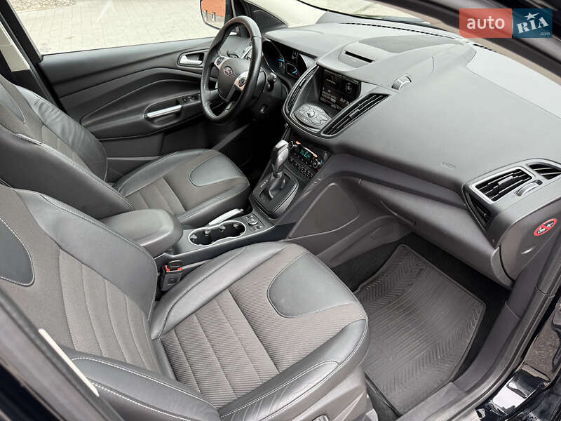Внедорожник / Кроссовер Ford Kuga 2016 в Кременце