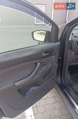Внедорожник / Кроссовер Ford Kuga 2011 в 