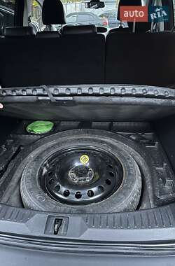 Позашляховик / Кросовер Ford Kuga 2013 в  фото 5 Позашляховик / Кросовер Ford Kuga 2013 в