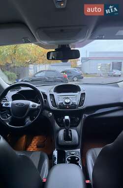 Позашляховик / Кросовер Ford Kuga 2013 в  фото 9 Позашляховик / Кросовер Ford Kuga 2013 в
