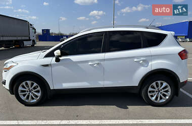 Позашляховик / Кросовер Ford Kuga 2011 в 