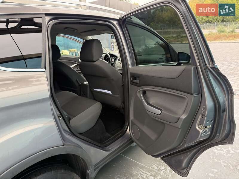 Внедорожник / Кроссовер Ford Kuga 2012 в Запорожье