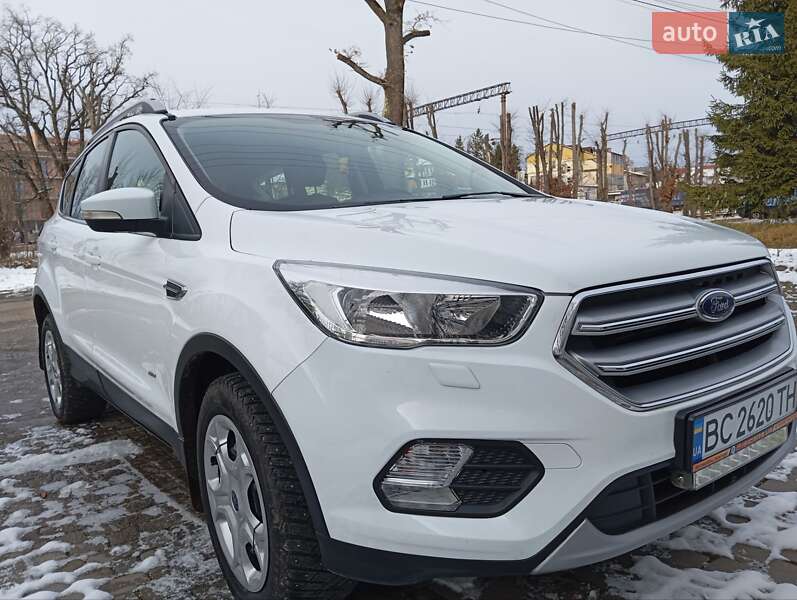 Внедорожник / Кроссовер Ford Kuga 2017 в Моршине