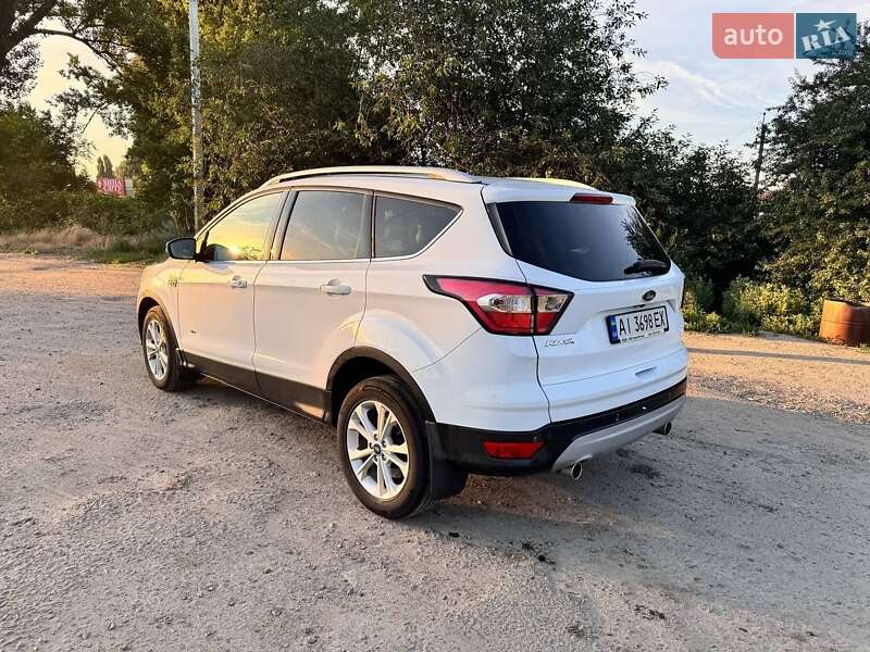 Внедорожник / Кроссовер Ford Kuga 2016 в 