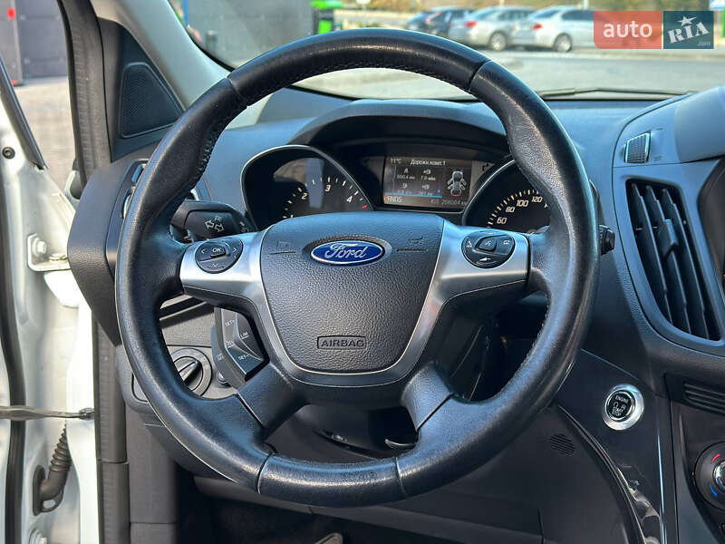 Внедорожник / Кроссовер Ford Kuga 2016 в Днепре