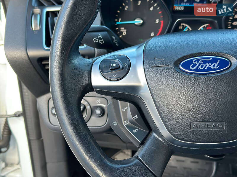 Внедорожник / Кроссовер Ford Kuga 2016 в Днепре