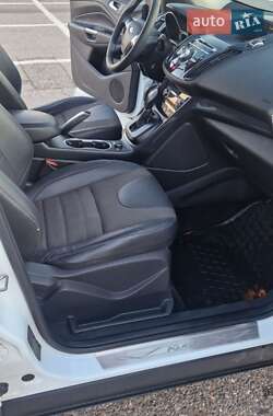 Позашляховик / Кросовер Ford Kuga 2013 в 