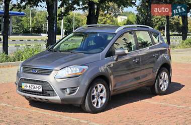 Позашляховик / Кросовер Ford Kuga 2012 в 