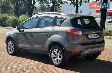 Позашляховик / Кросовер Ford Kuga 2012 в 