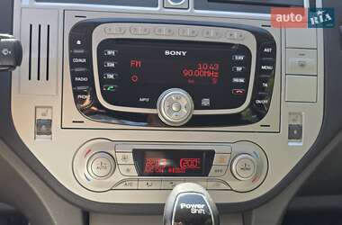 Позашляховик / Кросовер Ford Kuga 2012 в 