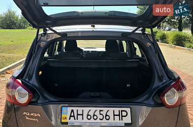Позашляховик / Кросовер Ford Kuga 2012 в 